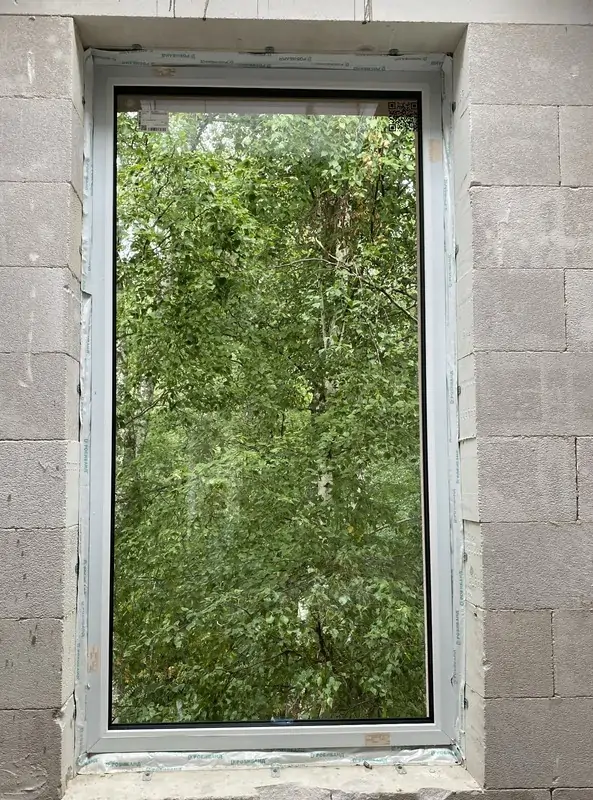 Фото: Большое глухое окно высотой 2500 мм 